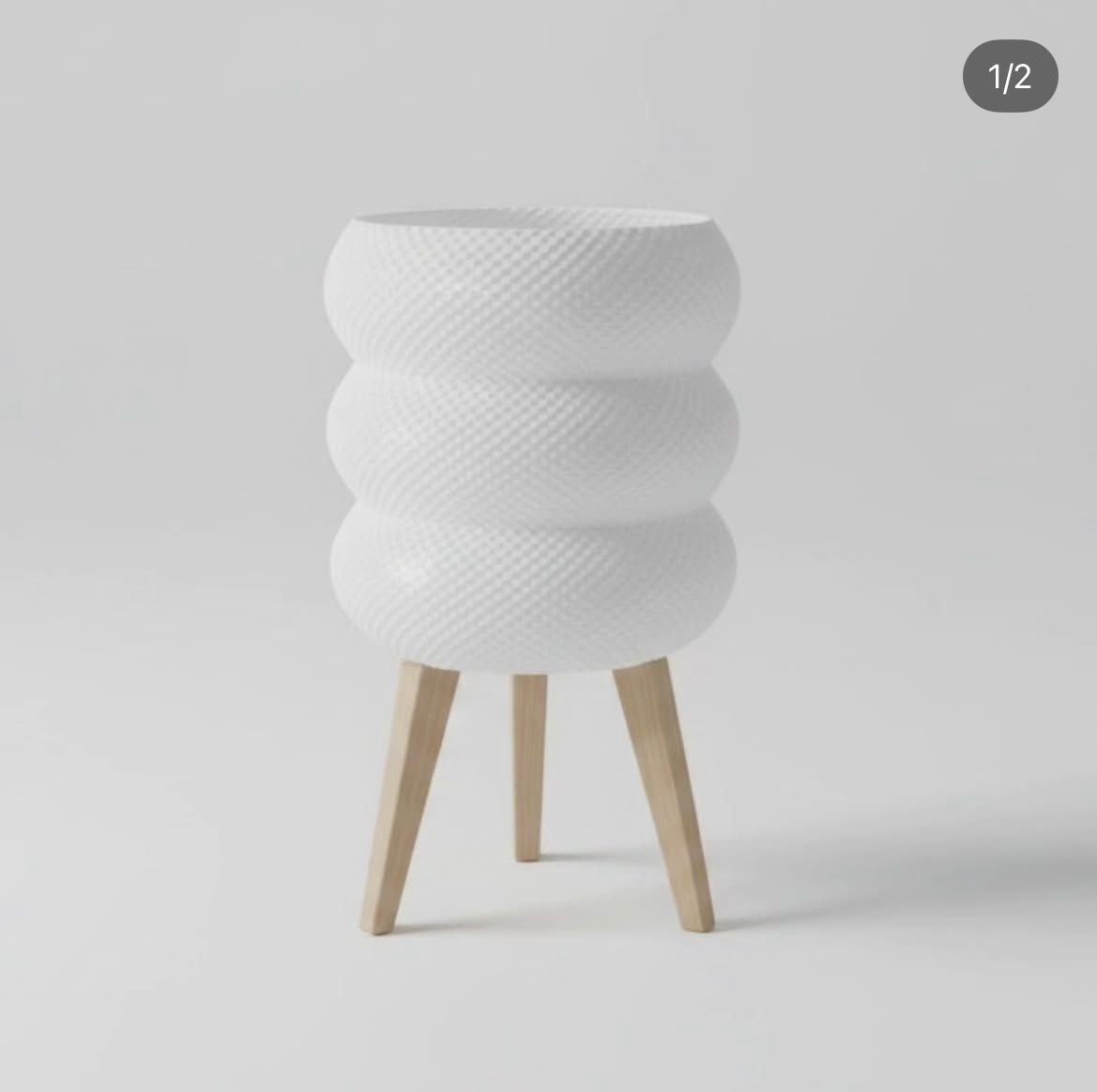 Vaso Decorativo Ondulado com Pés em Madeira